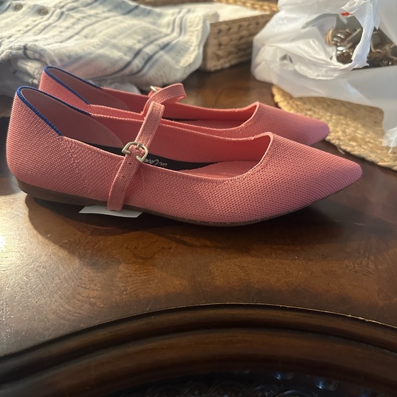 Rothy's Pink Flats Comfortable Everyday point shoes. - Picture 5 of 6